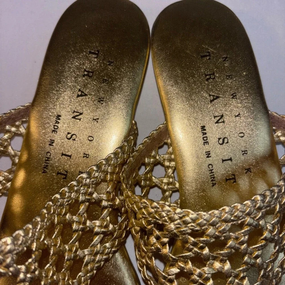 New York Transit Womens Size 8 Gold Woven Thong Sandals Metallic Flat Slides